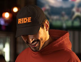 Gorra personalizada con un transfer textil impreso en la Impresora DTF InkOne